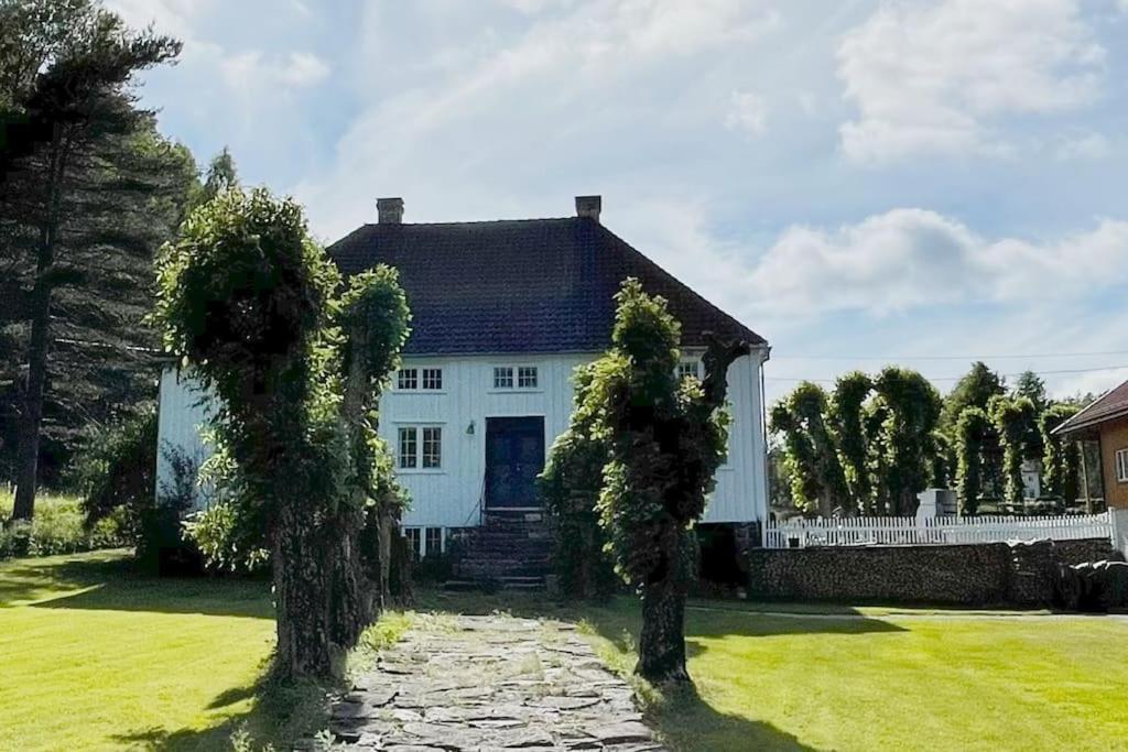 Bosvik Gard, Nyrenovert Leilighet I Hovedhus Fra 1756 Risør Εξωτερικό φωτογραφία